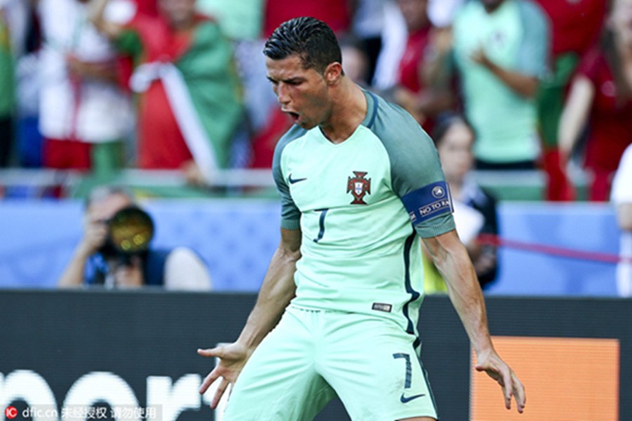 Ronaldo scores twice to help Portugal reach round of 16