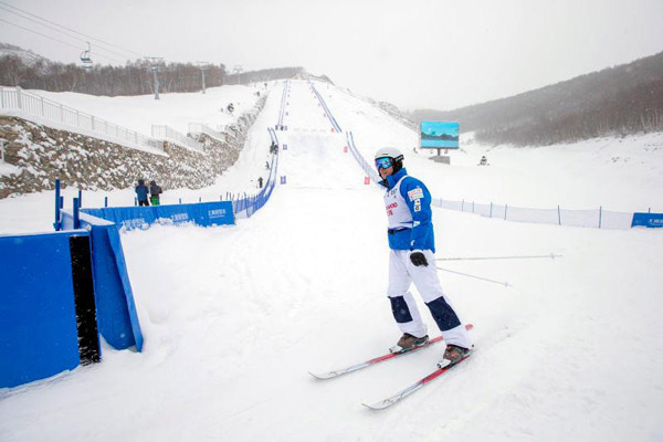 Skiing competition kicks off in Zhangjiakou