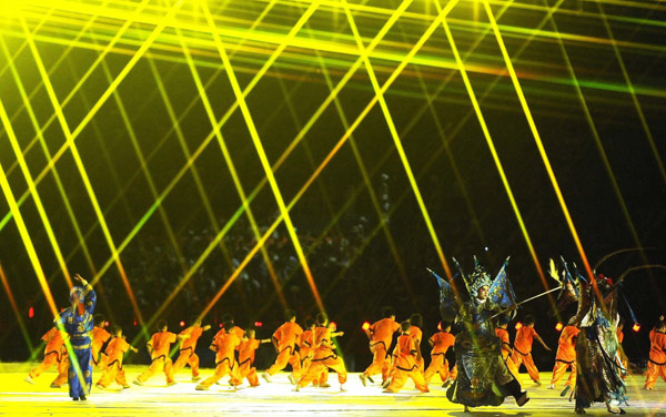 Performers stage Peking Opera and martial arts prior to the opening ceremony of the Shenzhen Universiade in Shenzhen, South China's Guangdong province, Aug 12, 2011. In the hours leading up to Universiade opening