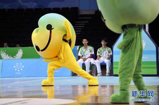 Lovely UU dancing at match interval