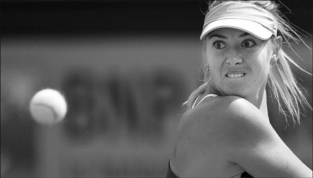 Sharapova stretched by Zheng