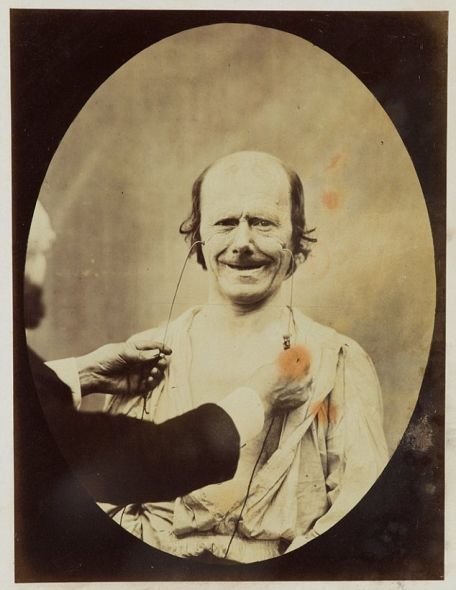 揭秘達爾文最后實驗:探索人類情緒表情扭曲