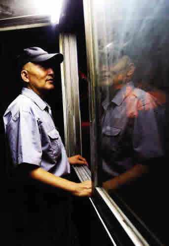 誰是勞碌命？十大失眠職業排行榜(組圖)