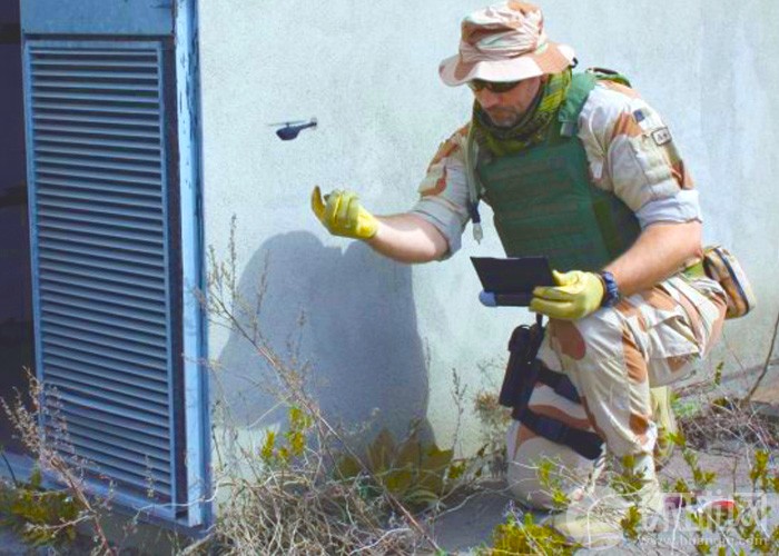 高清：世界最小無人機亮相 駐阿英軍成首批使用者