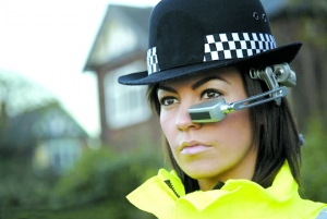 機(jī)械戰(zhàn)警耳機(jī)電腦 可看穿墻壁確定嫌犯(圖)