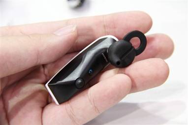 Jawbone藍牙耳機推出,可“旁若無人”通話