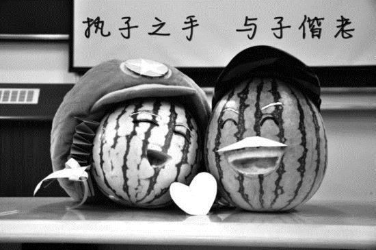 學生軍訓西瓜君走紅網(wǎng)絡(luò) 賣萌搞笑惹人愛(組圖)