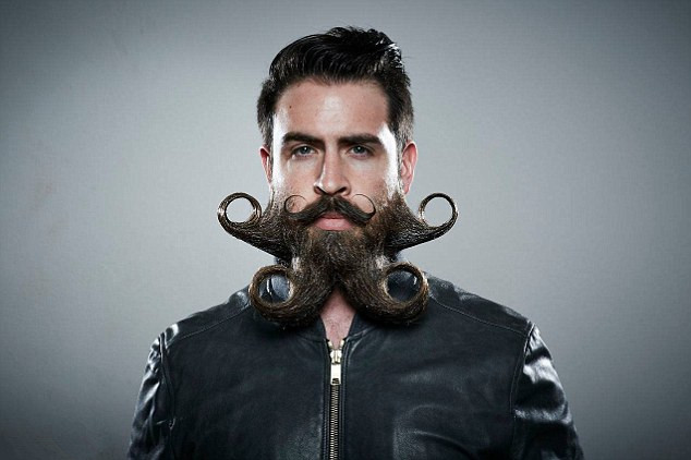 美男子打造創意胡須 奇特造型爆紅網絡(組圖)