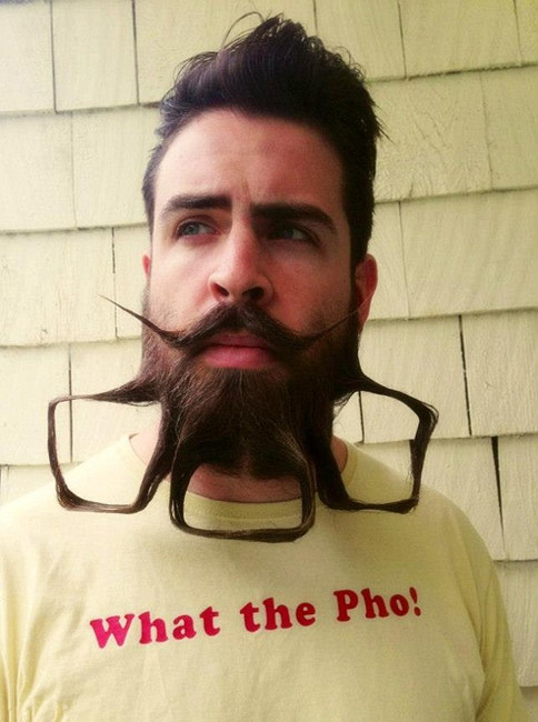 美男子打造創意胡須 奇特造型爆紅網絡(組圖)