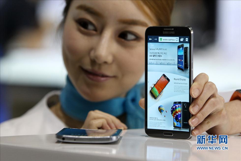 三星發布首款曲面智能手機Galaxy Round(高清)