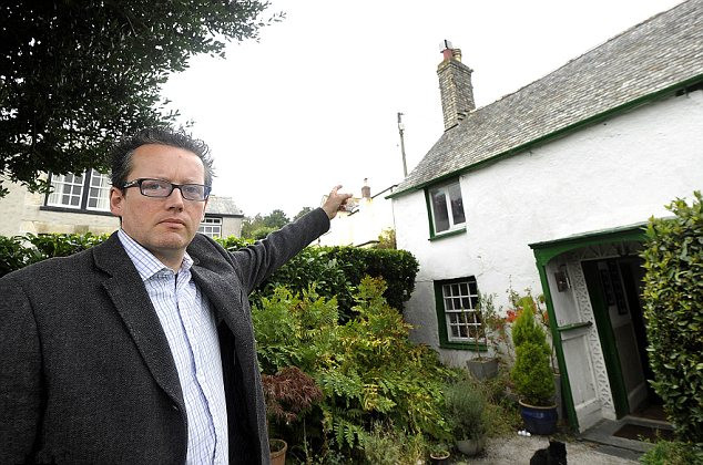 英男子被雷電擊中 膠底鞋救命(組圖)