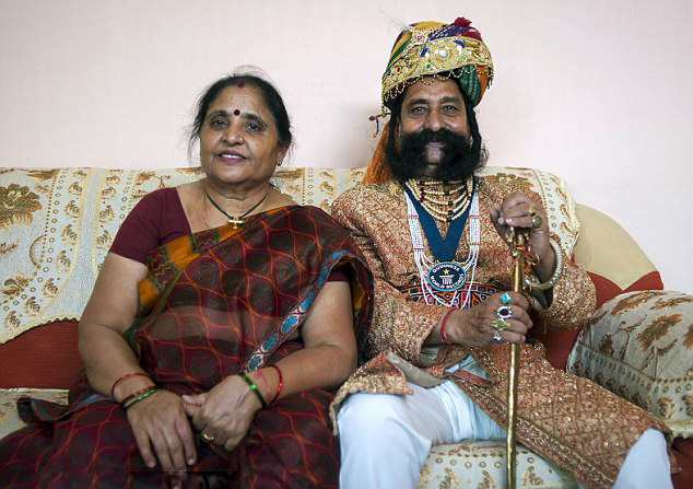 印“美髯公”胡長(zhǎng)4米創(chuàng)世界記錄【圖】