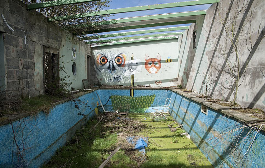 英媒曝光神秘被棄宅邸 存五輛古董車(chē)