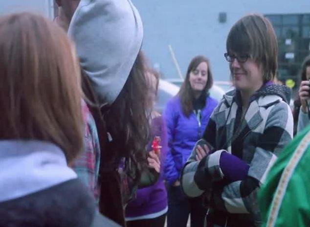 美男子扮乞丐街頭成功求婚走紅(組圖)