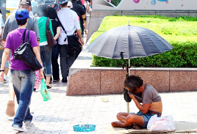 盤點國內“乞討界”的各種奇葩