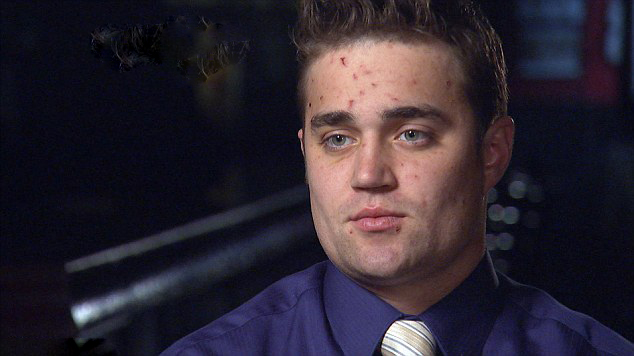 美兩飛機(jī)空中相撞 9人跳傘逃生