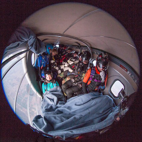 65名女子5000米高空垂直跳傘創紀錄