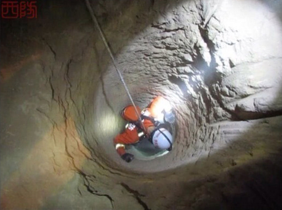 “盜墓賊”被困墓室25小時(shí) 報(bào)警后獲救