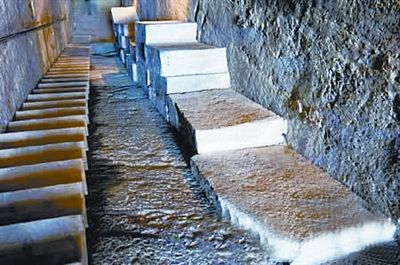 揭秘古墓中的神秘機關暗器