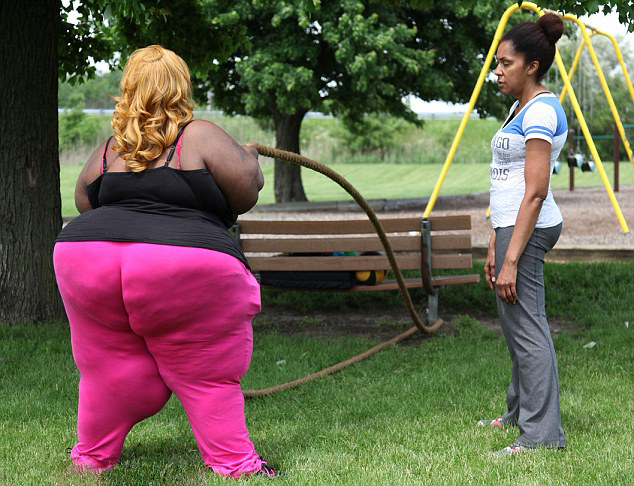 美女子臀圍2米坐壞馬桶出行不便