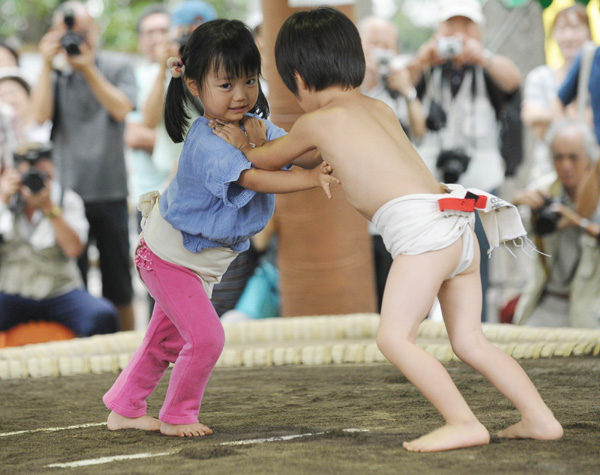 Young sumo wrestlers