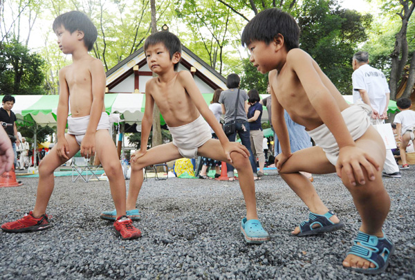 Young sumo wrestlers