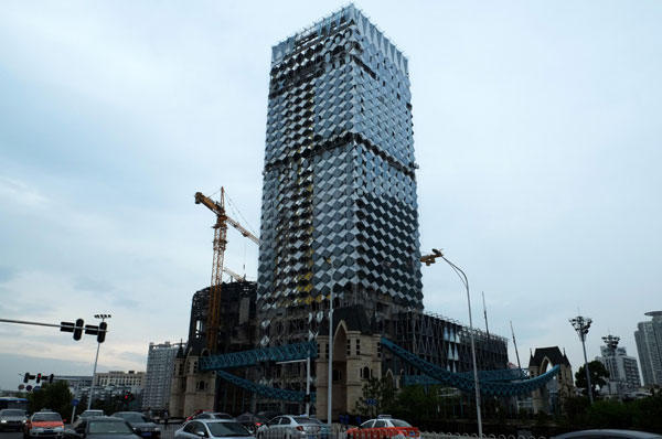 The seven-star hotel will be completed by December in Wuhan, Central China’s Hubei province, Aug 22, 2013. Seven-star hotel to open in C China's Wuhan