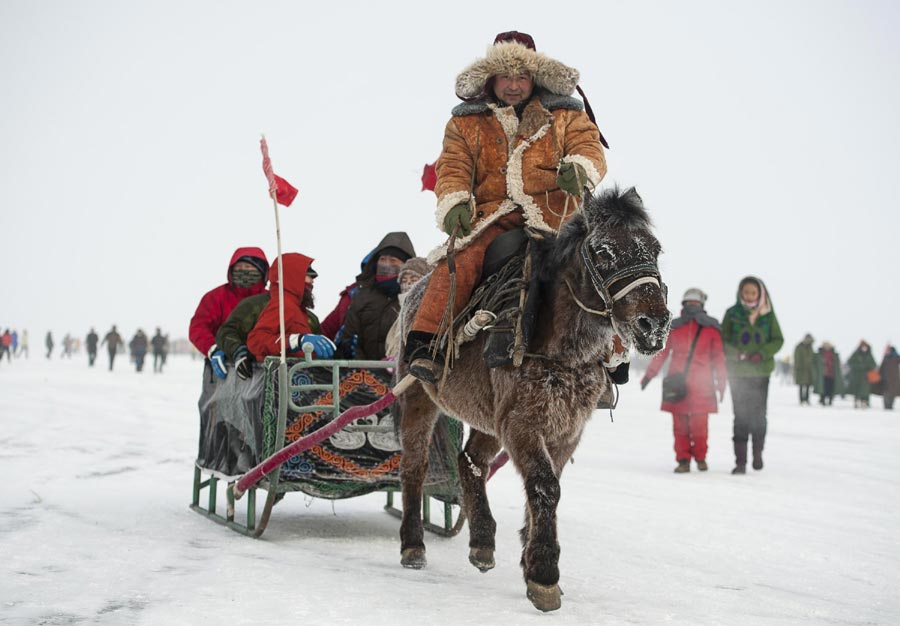 Annual winter fishing tourism festival kicks off in Xinjiang
