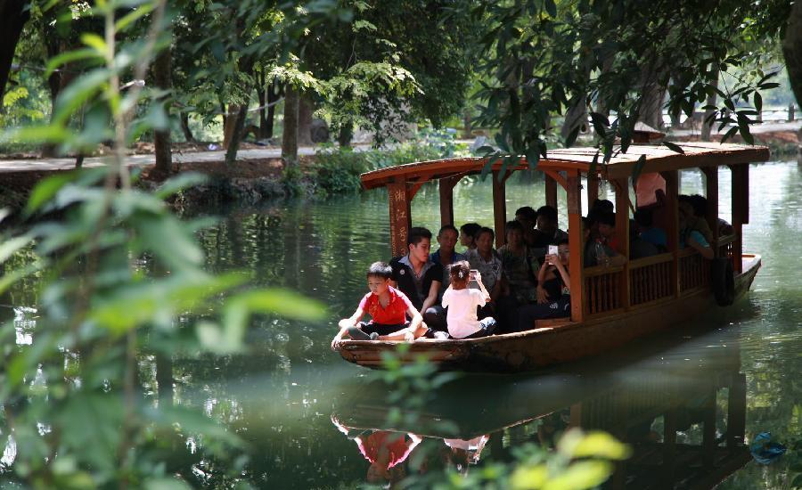 Tourists go sightseeing at Ling Qu Canal in SW China