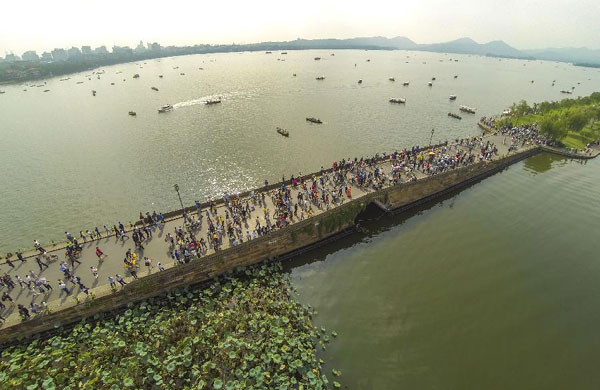 Heaven is for the sky and Hangzhou for the earth