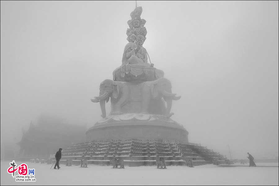 Breathtaking view of Mt. Emei in winter