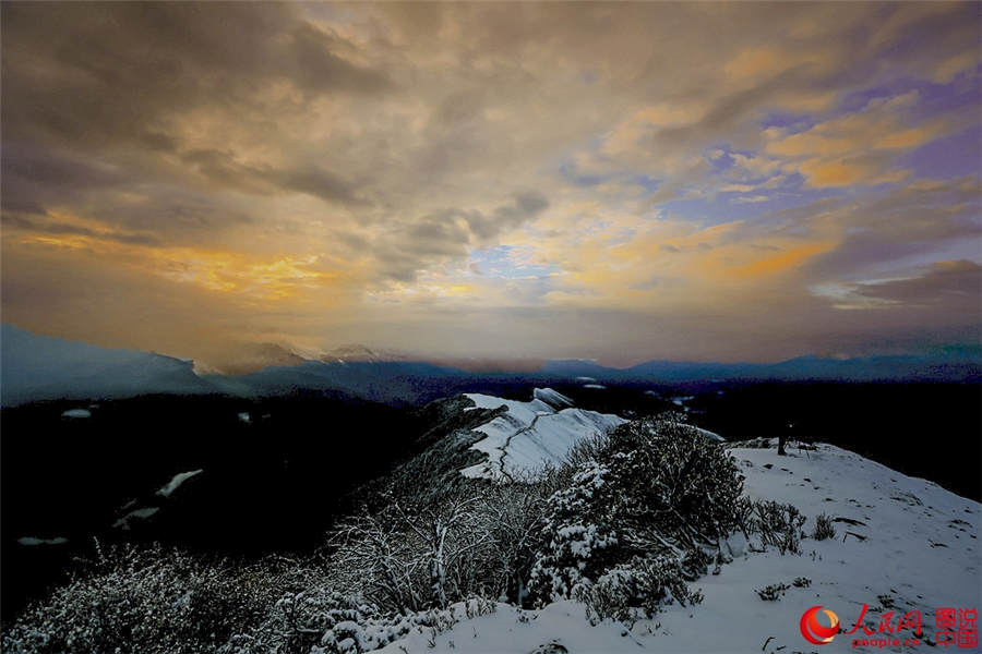 Mysterious 'sky road' in Mount Dawagengzha