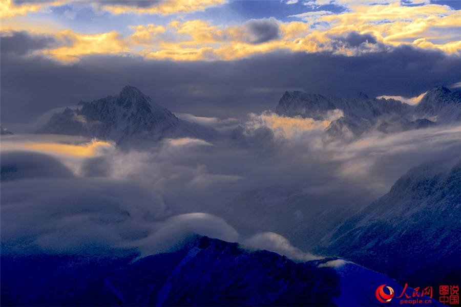 Mysterious 'sky road' in Mount Dawagengzha