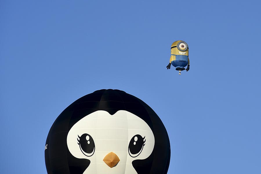 Balloons fly at Britol Int'l Balloon Fiesta