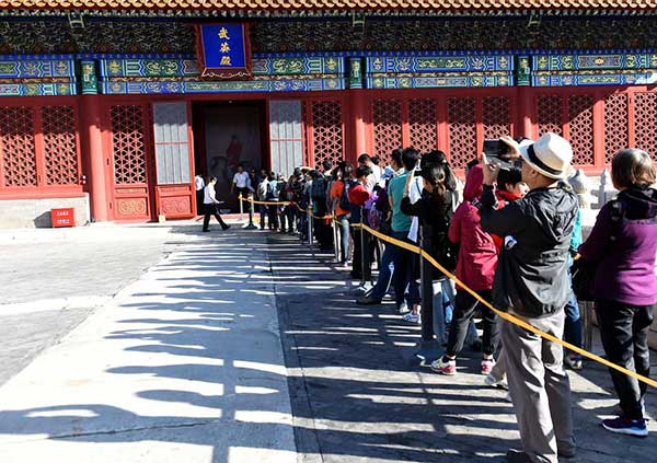 Forbidden City visitor cap to stay during holiday