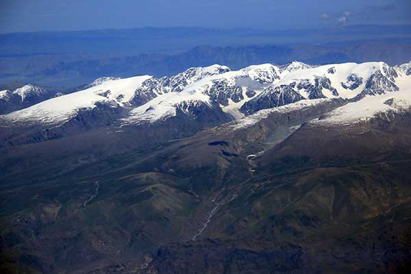 Xinjiang to ban tourists to glaciers