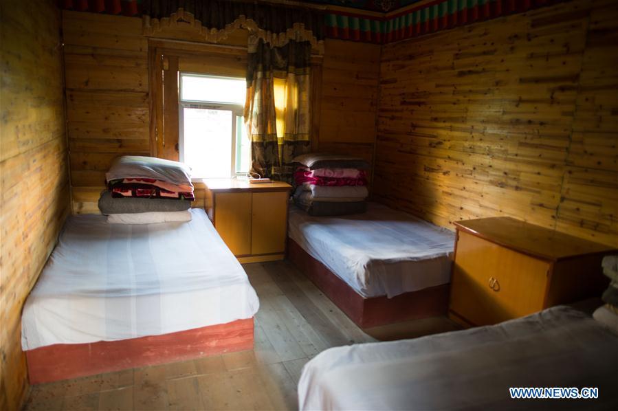 Family inns attract tourists in Tibet