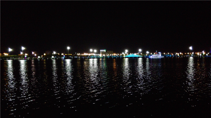 Night view of Inner Mongolia's Wulanmulun Lake