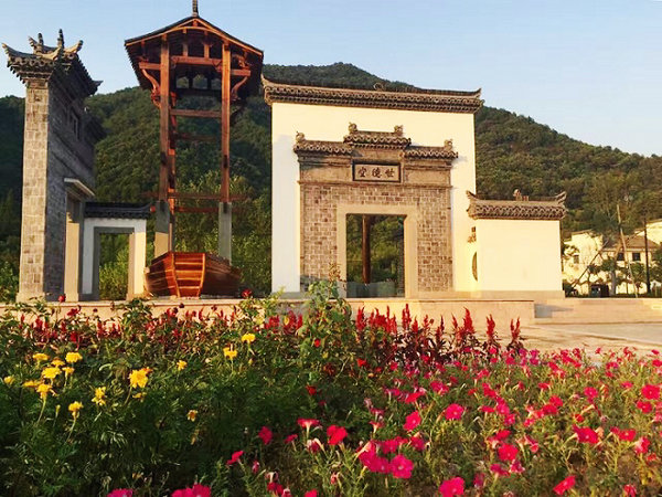 Autumn in Longmen town in Hangzhou