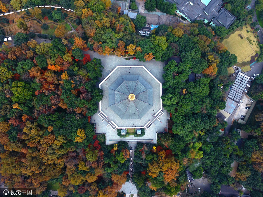 Picturesque Hangzhou in winter