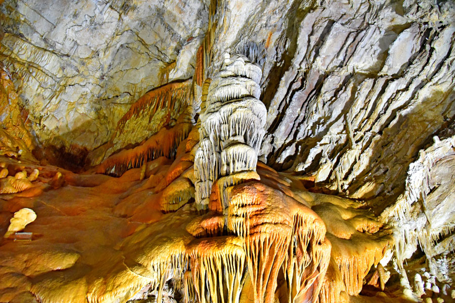 Amazing scenery of Xinglong Cave in Chengde