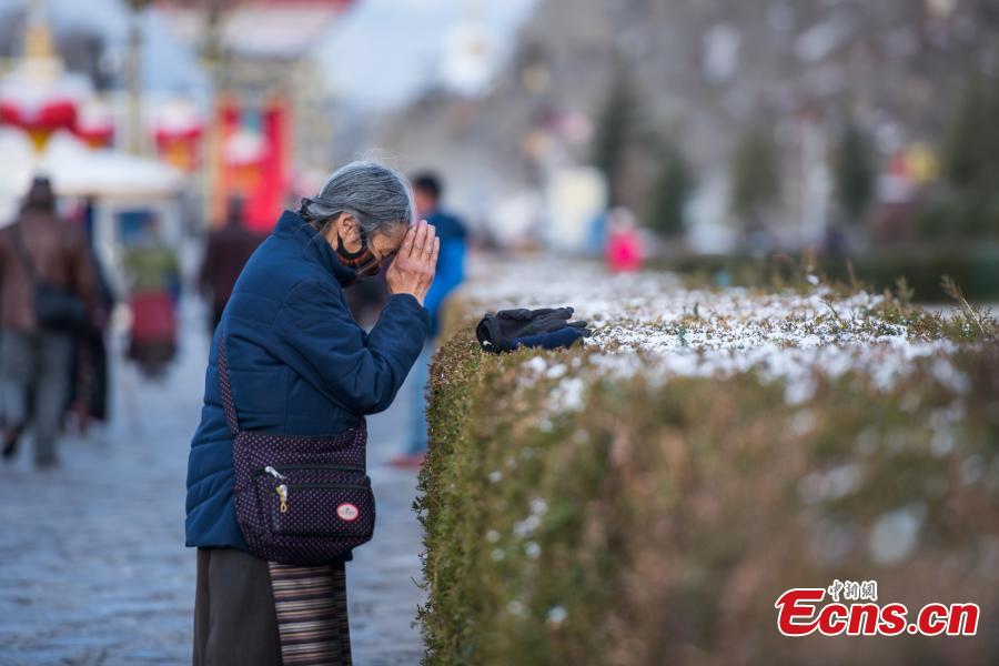 Spring snow adds beauty to Lhasa