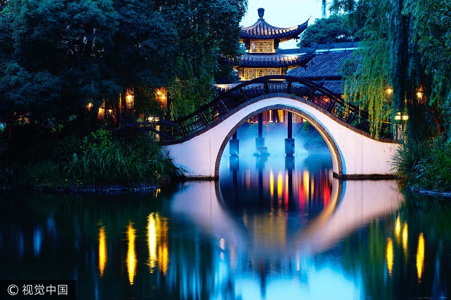 Picturesque Hangzhou in summer