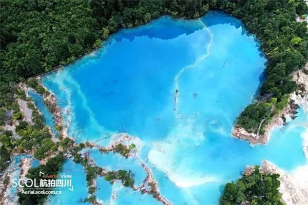 Quake-hit Jiuzhaigou regaining its beauty