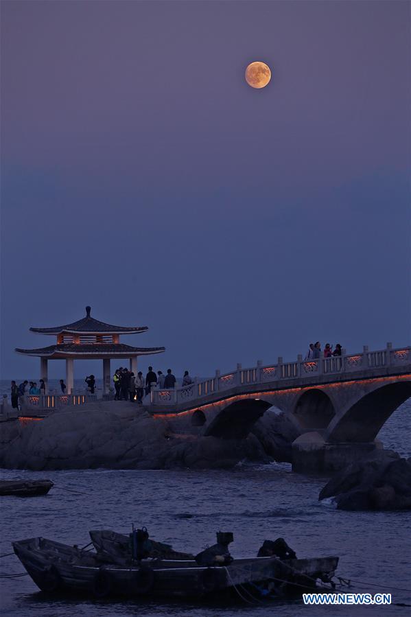 Enjoy the moon across China during Mid-Autumn Festival