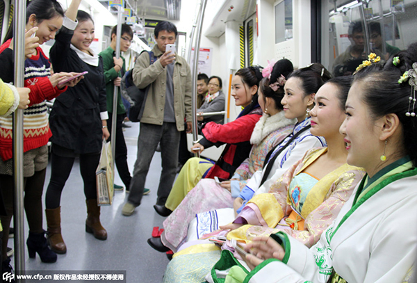 Trending: Women's dresses cause nostalgia