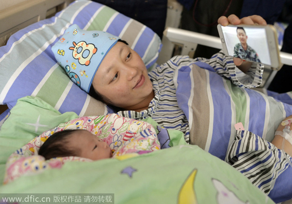 Trending: Hangzhou man licks out painting