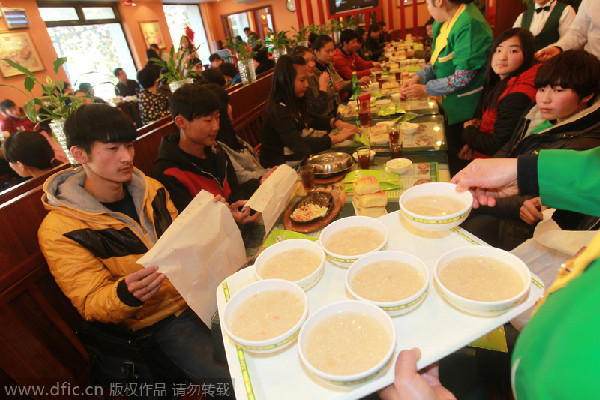 Trending: A Santa-packed car