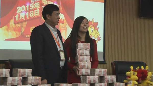 Mona Lisa recreated by street painter