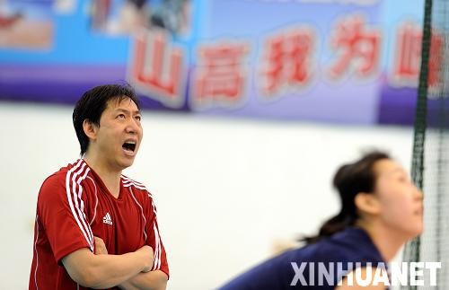 王寶泉“魔鬼訓練” 新女排首次公開訓練